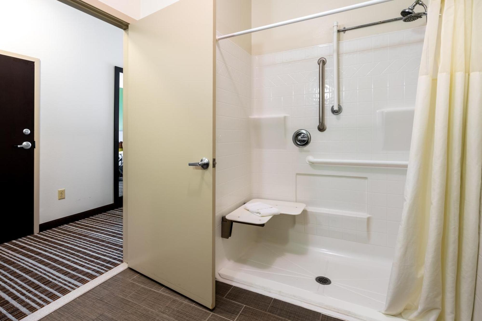 Sleep Inn & Suites Harbour Pointe Brandermill Extérieur photo